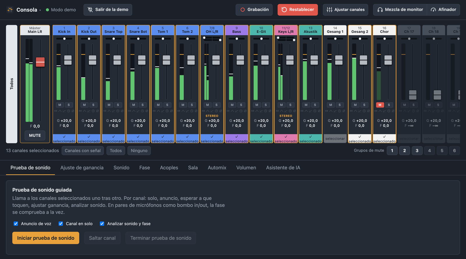 Vista principal de BandAssist con fader del Main LR, tiras de canal, medidores de nivel, prueba de sonido guiada y grupos de mute