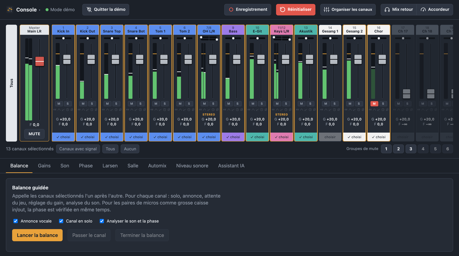 Vue principale de BandAssist avec fader Main LR, tranches, vumètres, balance guidée et groupes de mute