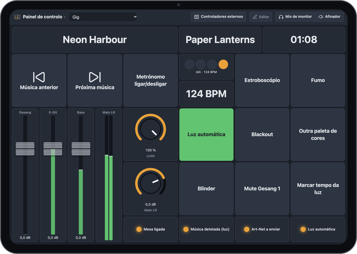 Painel de controlo num iPad com título, botões, faders, botões rotativos e indicadores